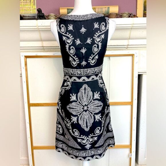 WHBM silk mosaic print dress highlights figure and is pure chic🫶 fully lined - Picture 4 of 9